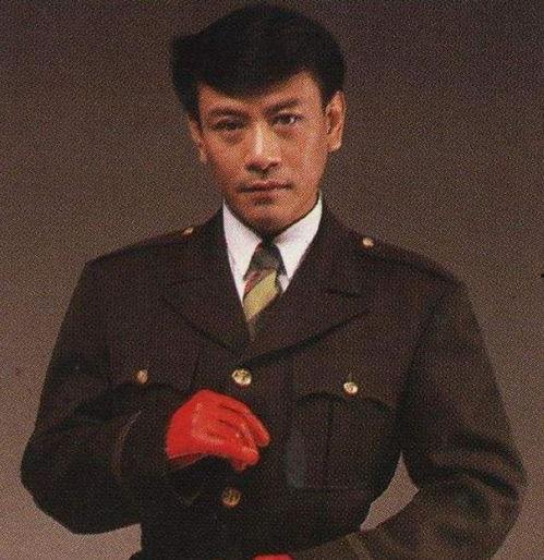 罗文生病时的照片曝光,坚强面对挑战，展现真我风采