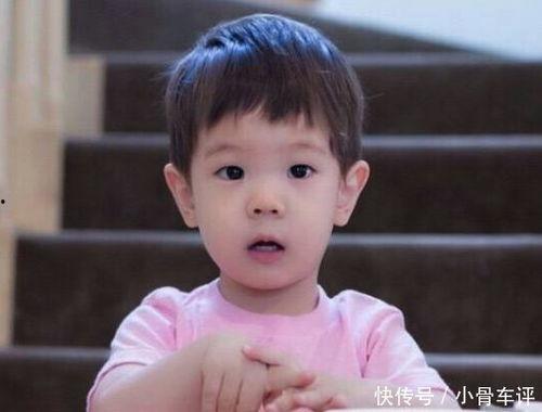 嗯哼生活照,童真无邪,快乐成长