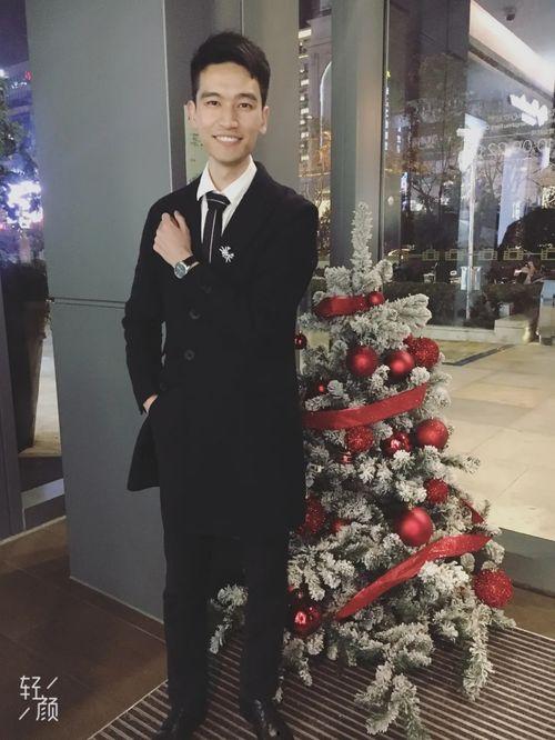 尹国驹女友叶嘉怡资料,揭秘她的背景与魅力